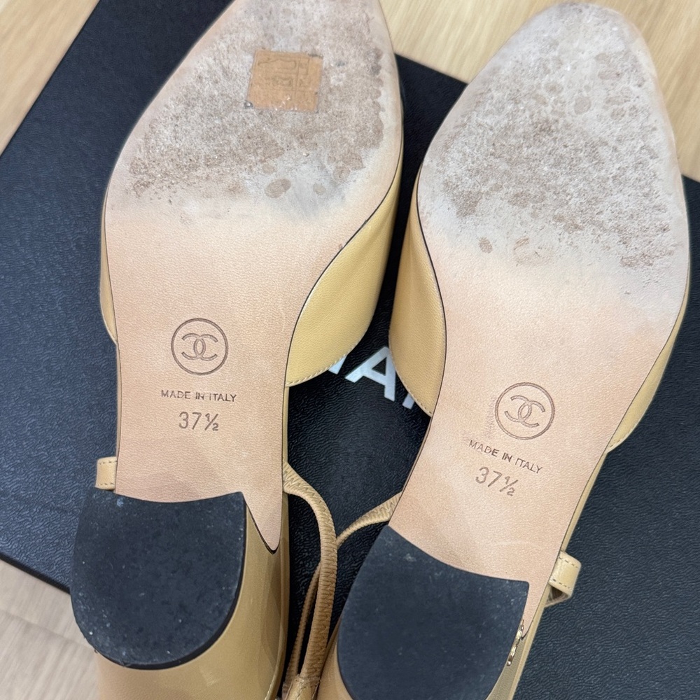 Chanel Classic Slingback Heels – Beige & Black – Goatskin/Grosgrain – 37.5 - Picture 9 of 15